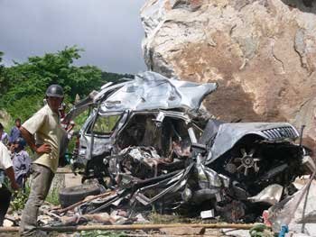 Nóng trong ngày: Tai nạn thảm khốc vì tảng đá