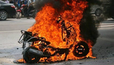 Xăng vẫn nằm trong 'nghi án' cháy xe