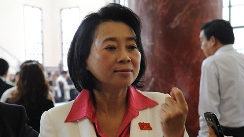 Bà Hoàng Yến gửi đơn từ nhiệm