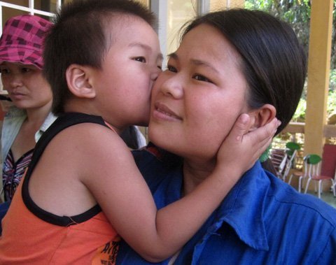 Những người mẹ lần đầu chụp ảnh cùng con