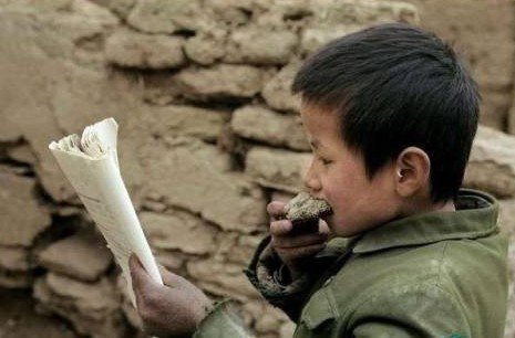 Cực nhọc sách vùng xa và chuyện lỗ 10 tỉ của ông GĐ