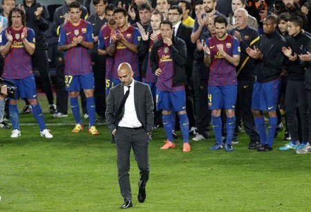 Khoảnh khắc lưu luyến đêm Pep chia tay Nou Camp