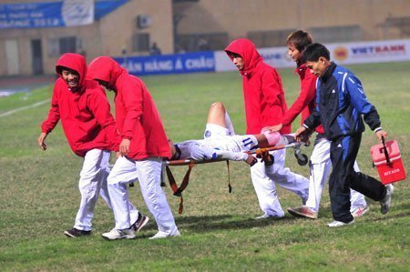 V-League hay những “trò hề”?