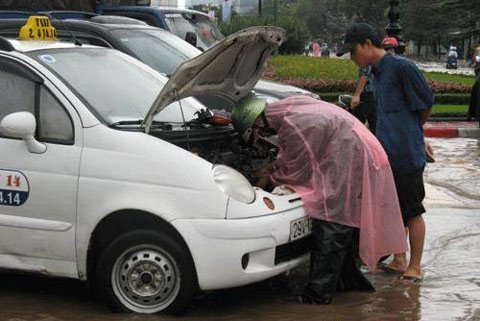 Mưa ngập, dịch vụ lau bu –gi đắt hàng