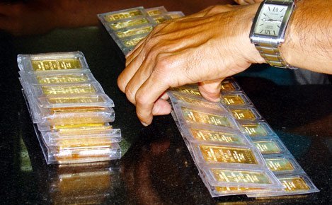 Liên tiếp mất giá, vàng lùi về 42 triệu