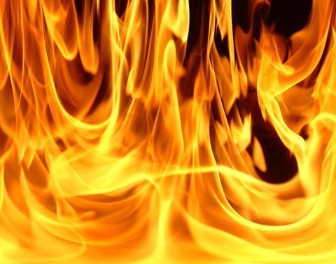 Ghen tuông, vợ mang thai 4 tháng tự thiêu