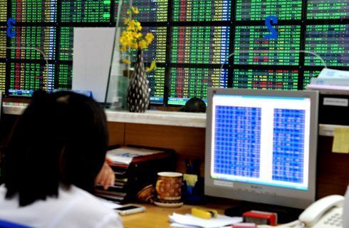 Ham cổ phiếu tăng nóng: 'Ôm bom' chứng khoán