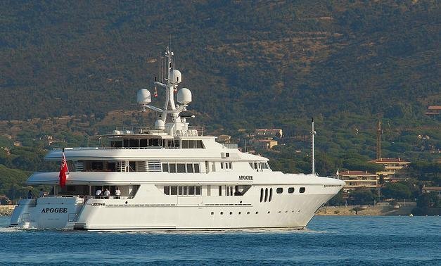 Tỷ phú chơi siêu du thuyền tốn 12 tỷ/tuần