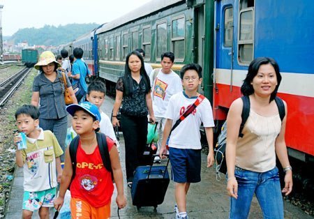 Vé tàu thống nhất cao điểm hè lên gần 2 triệu