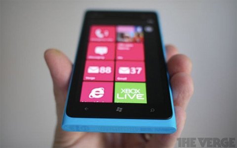 Lumia 900 của Nokia dính lỗi màn hình biến sắc