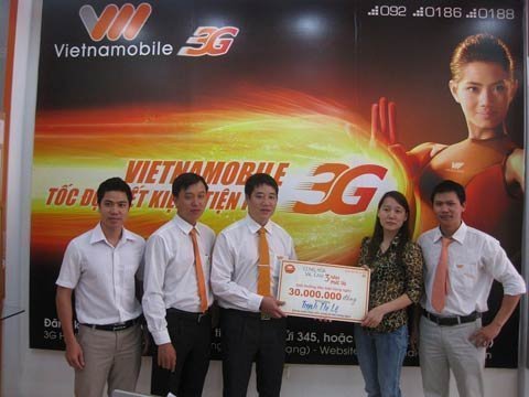 Rầm rập đi nhận giải 30 triệu đồng từ Vietnamobile