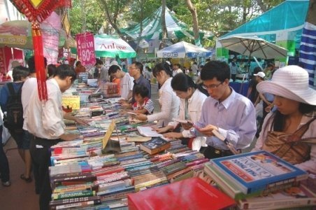 Văn hóa đọc: Mưa dầm ngấm lâu... từ nhiều phía!