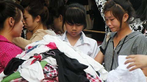 Thời trang 'siêu thị vỉa hè' đắt khách