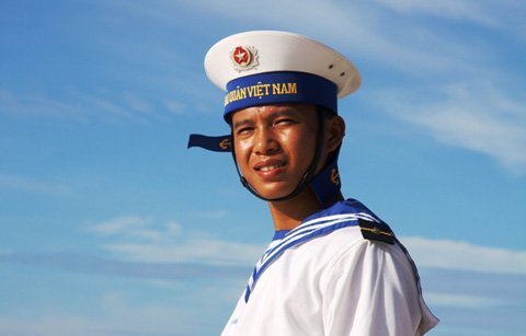 Trong kia, trên đất liền, con gái tôi đã mất!