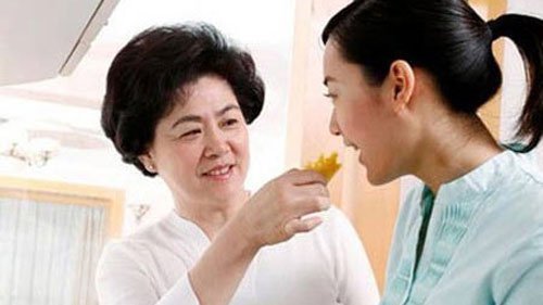 Mẹ chồng không nói lời có cánh