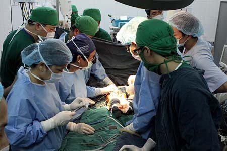 Hà Nội: Phẫu thuật ca song sinh dính liền