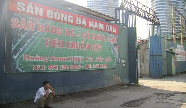 Nhiều dự án BĐS “đổi vận” thành... sân bóng
