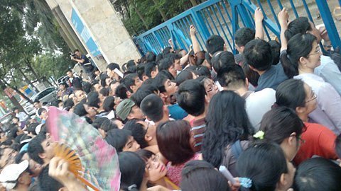 Tôi 'sống sót' sau đêm mua đơn vào trường Thực Nghiệm