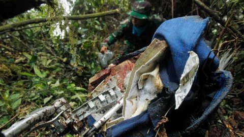 Đã tìm thấy hộp đen máy bay Sukhoi gặp nạn