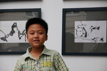 Tranh luận với bố nuôi cậu bé 9 tuổi không đến trường