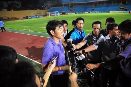 Tướng Hùng nhận lỗi vì không thay Hồng Sơn