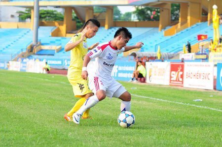 SLNA xứng đáng là… “vua” sân đất nện