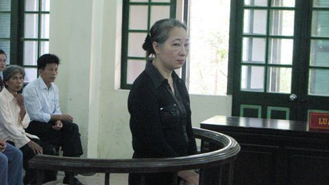Bà chủ hành hạ ôsin tàn ác tù giam 18 tháng