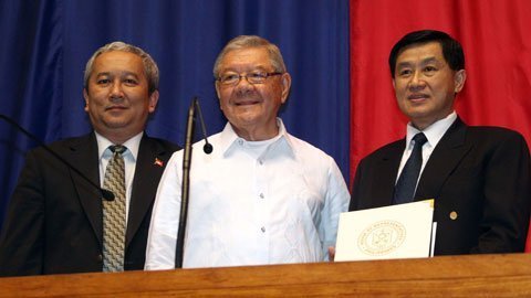 Hạ viện Philippines vinh danh một công dân gốc Việt
