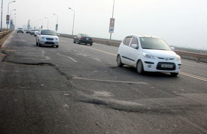 Mặt cầu Thăng Long được sửa chữa quy mô lớn