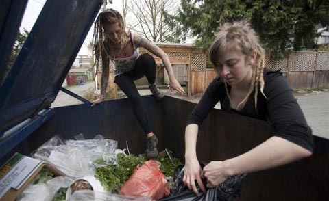 Chuyện những cô gái sống bằng rác thải