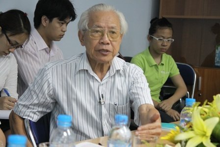 Những vấn đề giáo dục từ 'đạp đổ cổng trường'