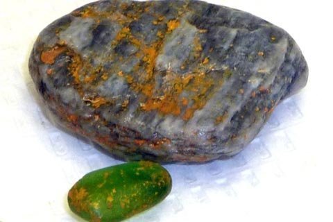 Bí ẩn những hòn đá tự bốc cháy