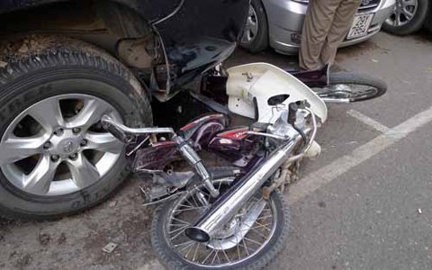 Hà Nội: 'Xe điên' đâm 4 xe máy, 1 người chết