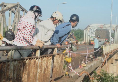 Bất thường, xe khách gặp nạn đột ngột tăng tốc