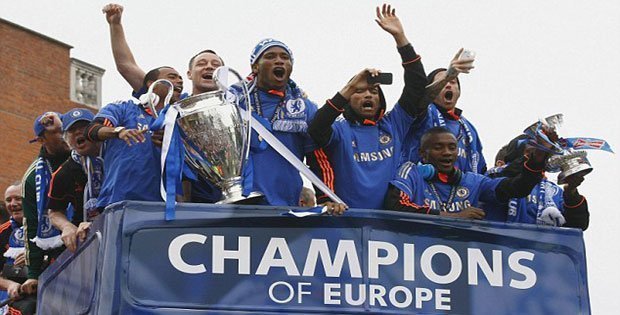 Lễ diễu hành hoành tráng của tân vương Chelsea