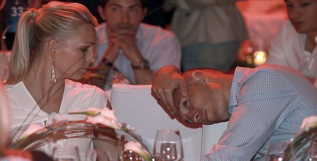 Robben - Bayern: Buồn nào hơn đêm qua...