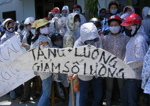 Công nhân đình công đòi quyền lợi