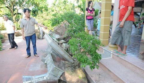 Giữa đêm, nhóm côn đồ 30 người náo loạn đập phá