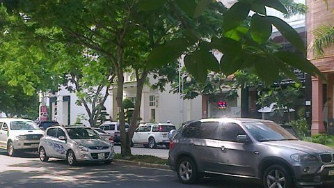 Những đại gia 'sống phây phây' thời... vỡ nợ