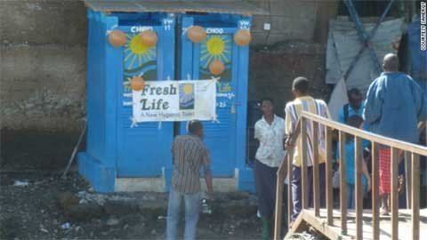 Những toilet bay ghê rợn ở Kenya