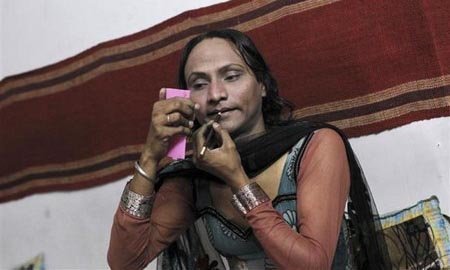 Chồng bán thân nuôi vợ, con