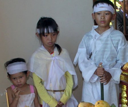 Mịt mờ tương lai con trẻ sau thảm họa Serepok