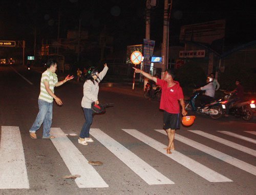Ghen tình tay ba, choảng nhau tóe máu giữa đường