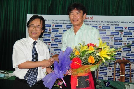 “VFF chưa ký hợp đồng với HLV Phan Thanh Hùng”