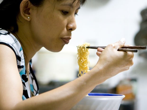 Thực phẩm ăn liền: Vừa dùng vừa lo