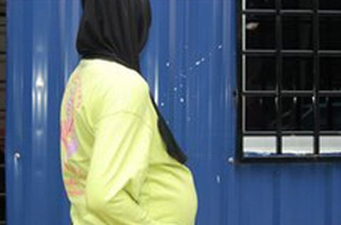 Nữ sinh lớp 7 có bầu, rủ người yêu cùng tự thiêu