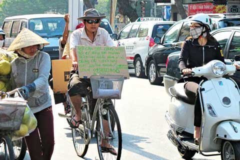 Những cử nhân, thạc sĩ tự rao mình tìm việc