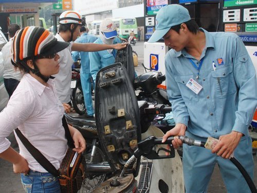 Xăng dầu: Giảm giá là ưu tiên cuối cùng?