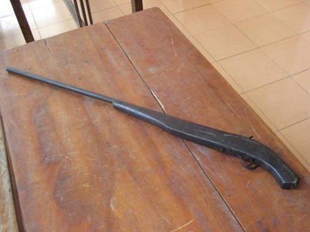 2 vợ chồng bị bắn chết tại nhà