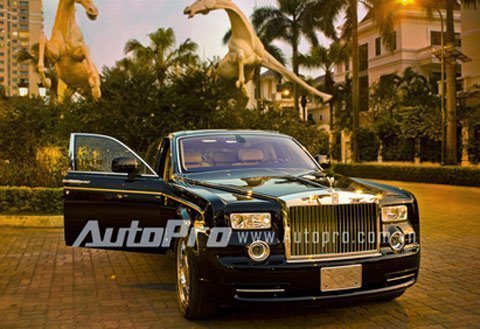 Đại gia Việt dùng vàng 9999 tự 'độ' Phantom rồng?